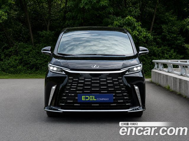 Lexus LM 2025