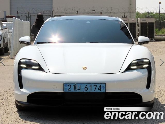 Porsche Taycan 2021