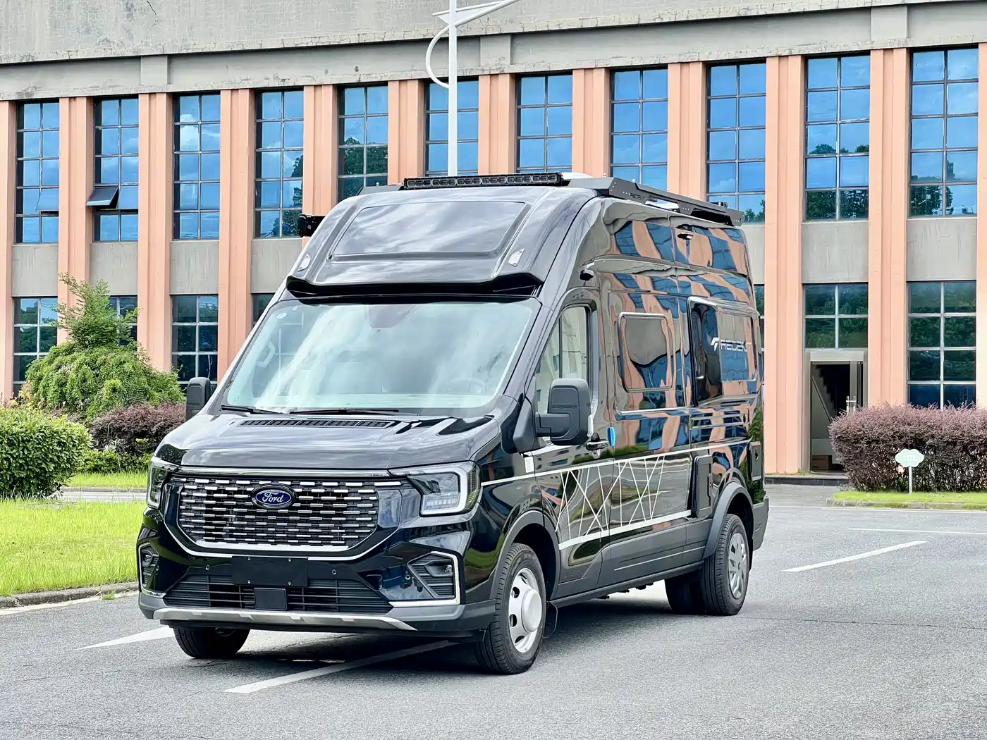 Ford T8 2025